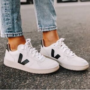 Veja V10 Sneakers Black and White Size 37